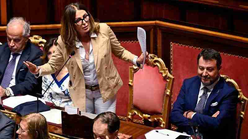 Santanchè in Senato: “Sono totalmente estranea, si tratta di una campagna d’odio”. M5s e Pd chiedono dimissioni