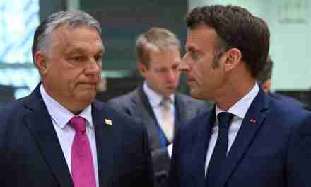 Ue, rinviato il bilancio: Orban si oppone all’inclusione dei fondi destinati a Kiev. Macron: “Sia europeo”