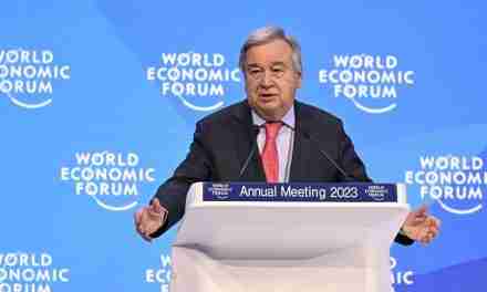 Davos, Guterres: “L’eliminazione dei combustibili fossili è inevitabile, l’IA può trasformare in positivo il mondo”