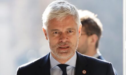 Francia, la proposta della destra: “Mandiamo gli stranieri in Canada”