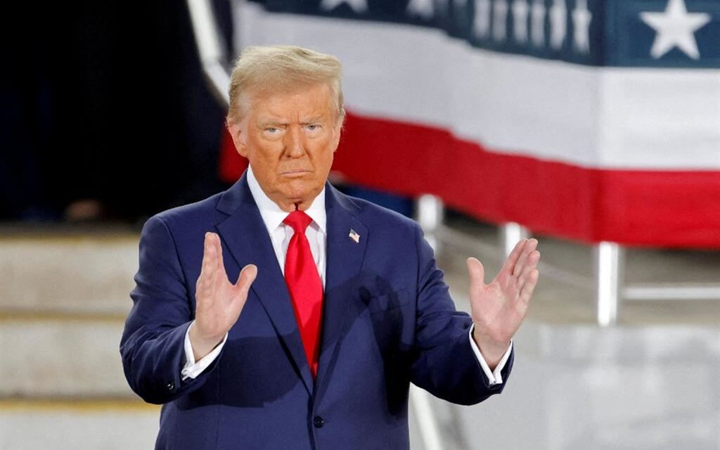 Trump congela i fondi ad Harvard e minaccia le tv pubbliche