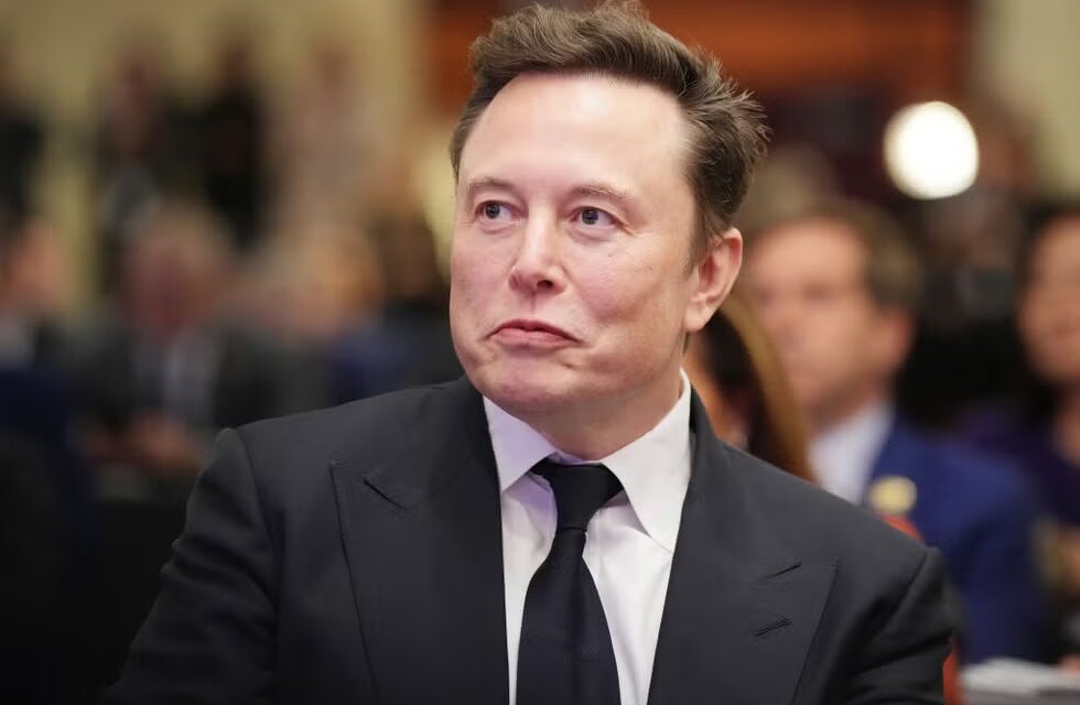 Elon Musk arringa l’ultradestra a Londra: “Sciogliete il Parlamento, o sarà troppo tardi”
