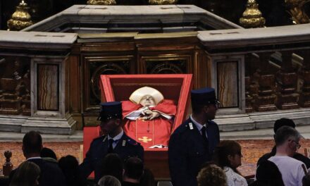 Funerali di Papa Francesco, presenti 1.400 fedeli e leader  da tutto il mondo