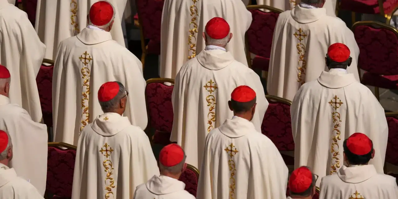 Conclave: al via tra tensioni, giochi di potere e l’ombra di Trump