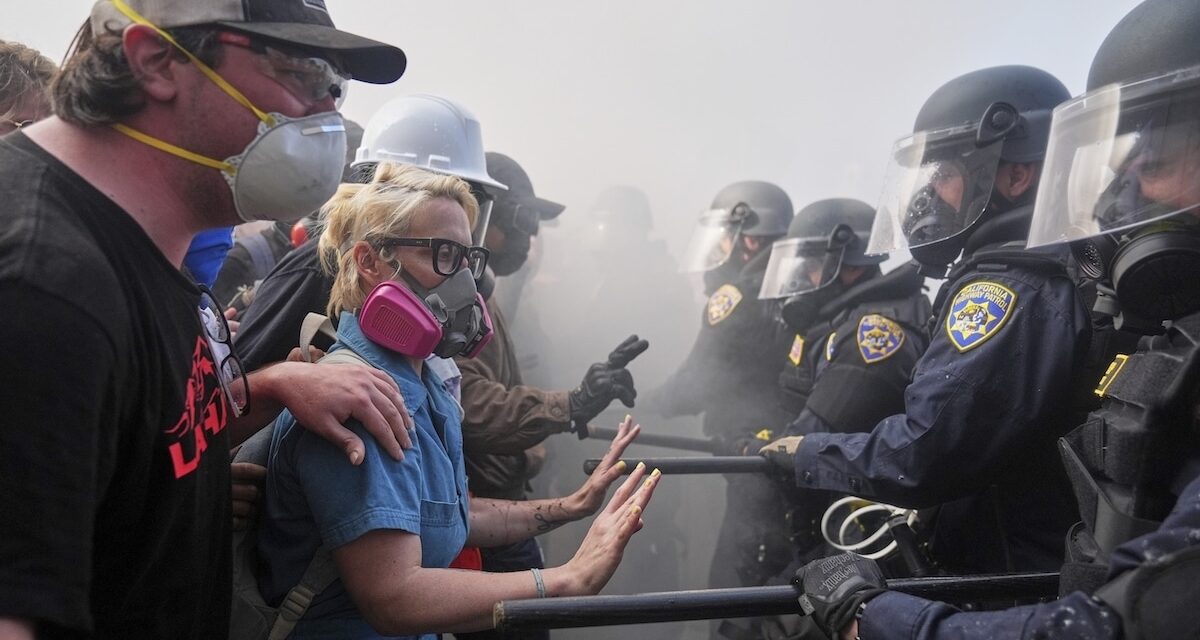 Los Angeles, Trump manda la Guardia Nazionale contro i migranti