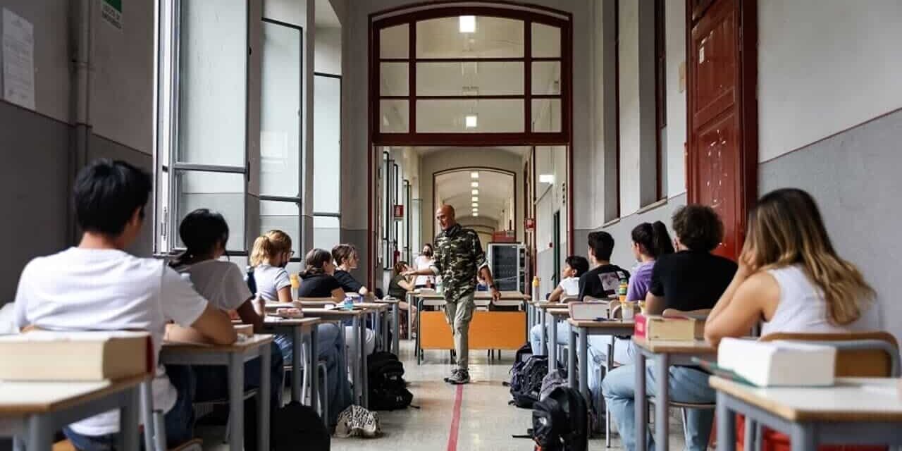 Maturità 2025: gli strafalcioni più divertenti tra errori storici e gaffe letterarie