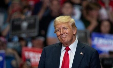 Trump risfida l’Europa: dazi al 15-20% anche in caso di accordo