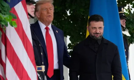 Vertice alla Casa Bianca, Trump interrompe i colloqui per telefonare Putin