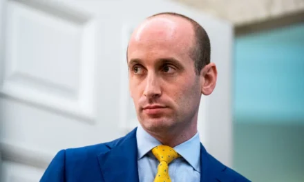 Stephen Miller, l’ombra di Trump: l’uomo che guida la Casa Bianca senza titolo ufficiale