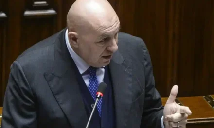 Crosetto al Corriere, Non c’è limite alla follia. Hiroshima e Nagasaki avrebbero dovuto insegnarci qualcosa, invece continuiamo ad avere armi nucleari e chi non le ha le cerca