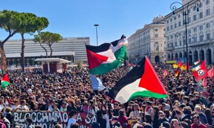 Un mare di manifestanti pro-Pal invade Roma:”Siamo oltre un milione”. Scontri con la polizia
