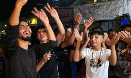 Scatta la tregua a Gaza: accordo firmato, ritiro israeliano in corso sotto copertura militare