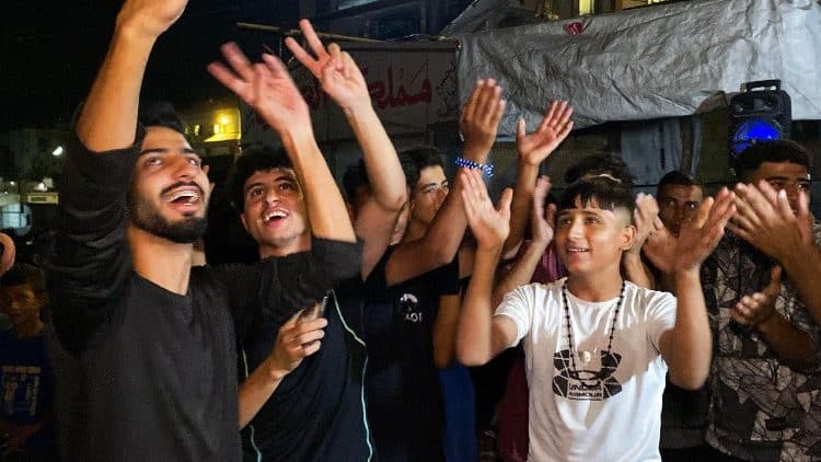 Scatta la tregua a Gaza: accordo firmato, ritiro israeliano in corso sotto copertura militare