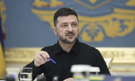 Zelensky a Parigi per rafforzare la difesa aerea ucraina