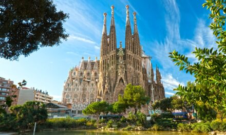 Sagrada Familia diventa la chiesa più alta del mondo: superato il duomo di Ulma