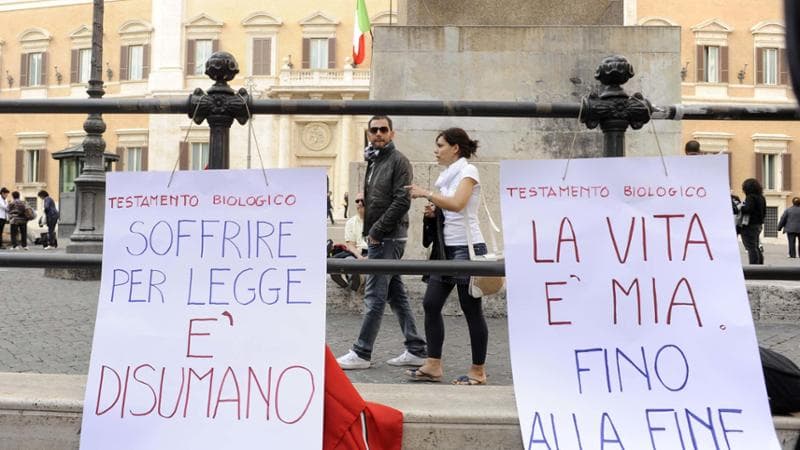 Suicidio assistito: la Consulta salva (in parte) la legge toscana. Le Regioni possono legiferare, ma entro limiti precisi
