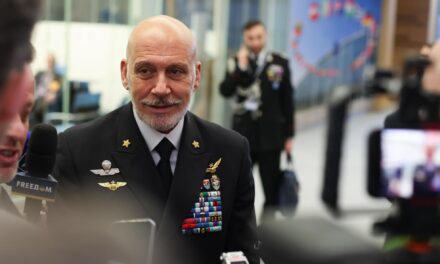 NATO, Cavo Dragone: “Valutiamo azioni preventive contro la Russia”