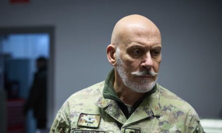 Nato, tensioni con la Russia dopo le parole di Cavo Dragone: il confronto su attacchi ibridi e sicurezza europea