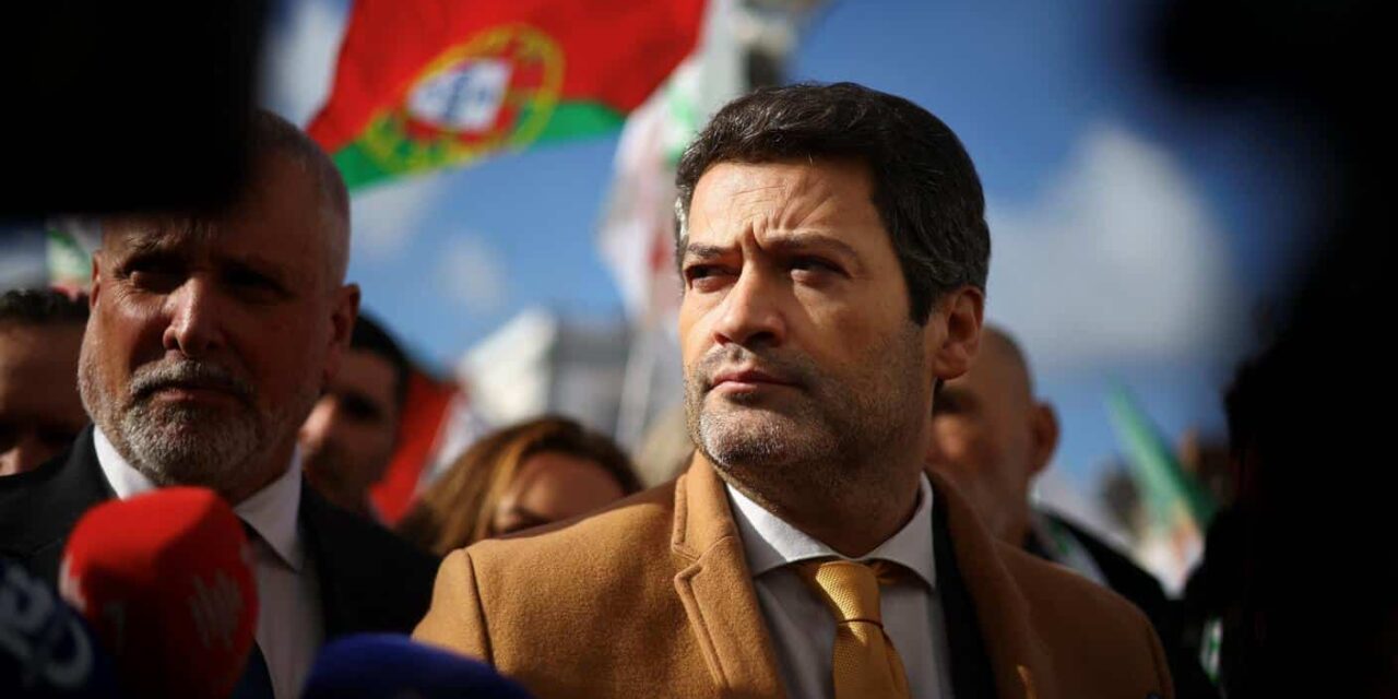 Portogallo, presidenziali al ballottaggio: Seguro in testa, sfiderà l’ultradestra di André Ventura