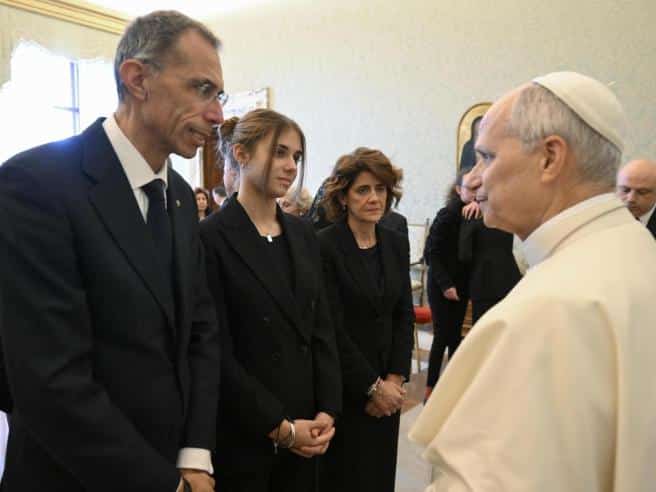 Papa Leone XIV incontra i familiari delle vittime di Crans-Montana: parole di fede e consolazione