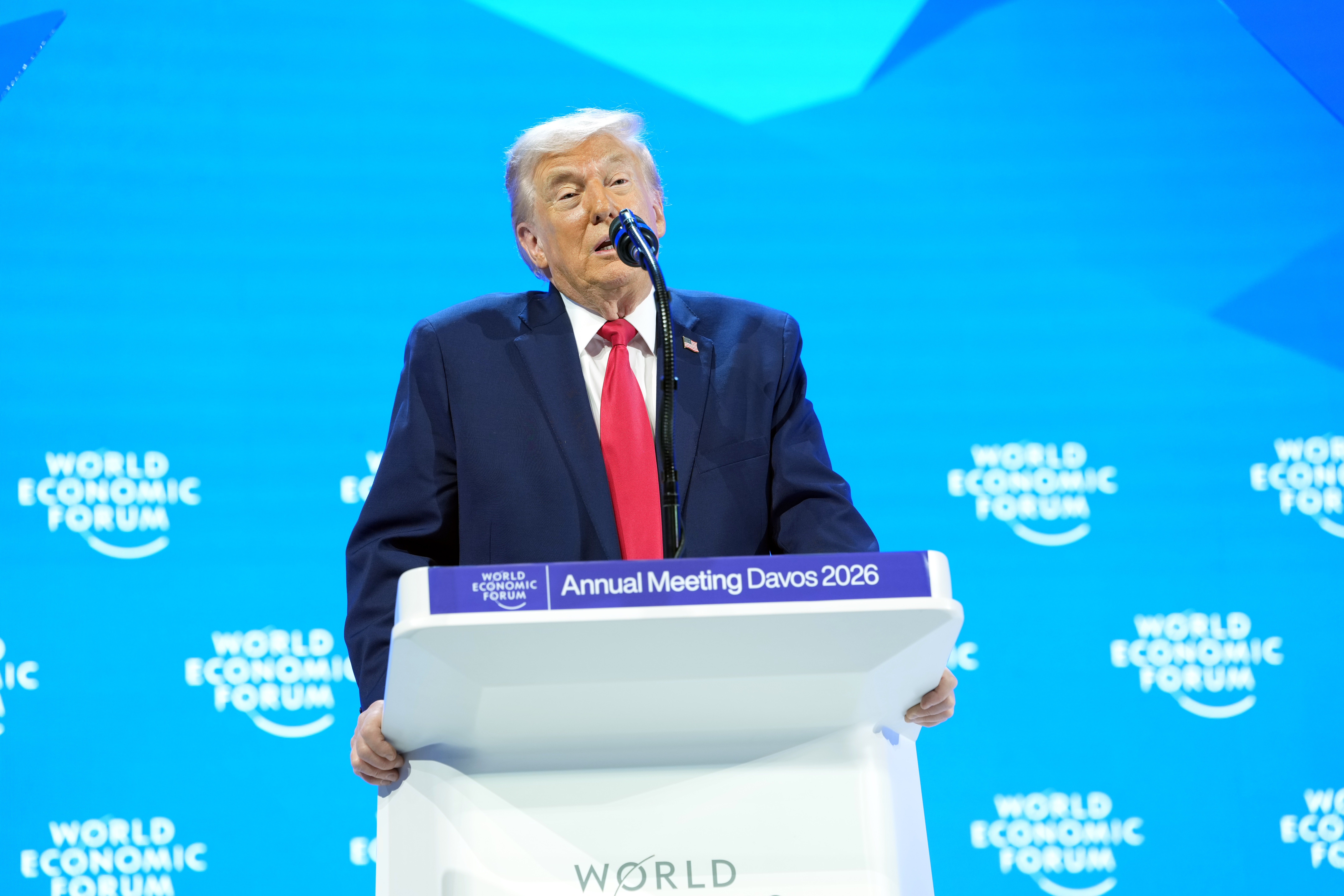 Trump a Davos attacca l’Europa e rilancia su Ucraina e Groenlandia