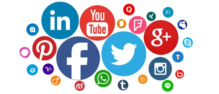 Gran Bretagna, stop ai social per gli under 16: la stretta di Starmer cambia il rapporto tra giovani e web