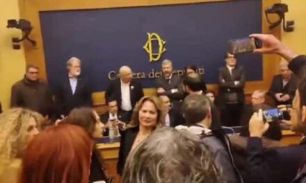 Conferenza sulla “remigrazione” annullata alla Camera: tensioni e proteste