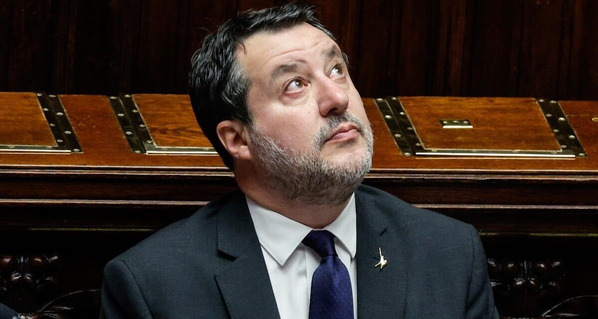 Salvini difende il ponte sullo Stretto: “Fondi intoccabili”