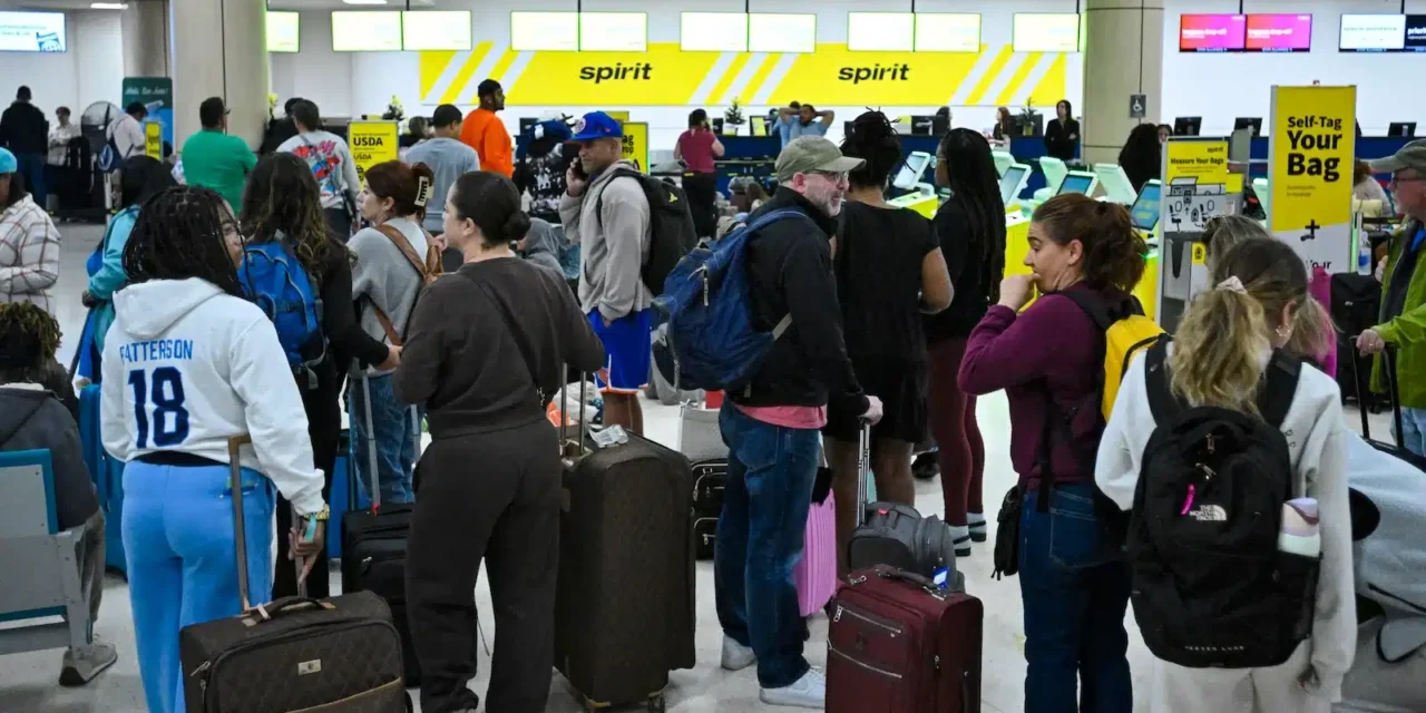 Caos voli nei Caraibi dopo il blitz Usa in Venezuela: spazio aereo evitato e centinaia di cancellazioni