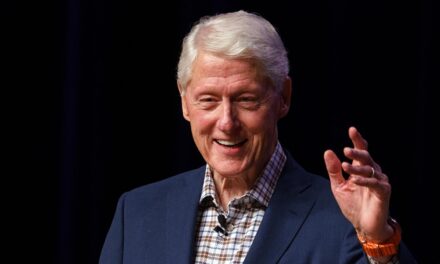 Bill Clinton su Epstein: “Non sapevo nulla dei suoi crimini”, tensione con Trump