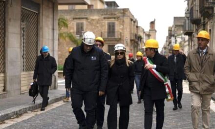 Meloni a Niscemi: decreto da 150 milioni per la frana, Ciciliano nominato commissario