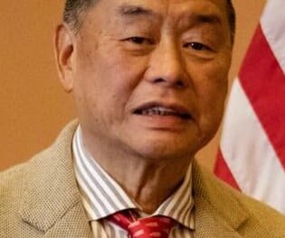 Hong Kong, vent’anni di carcere a Jimmy Lai: una sentenza simbolo della stretta di Pechino