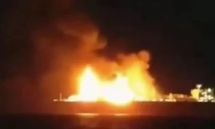 Nel Mediterraneo in fiamme una nave di Gnl legata alla “flotta ombra” russa