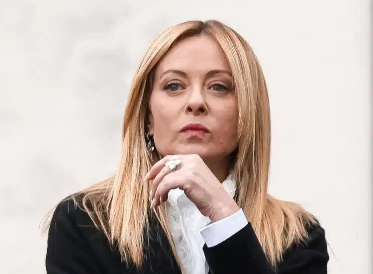 Meloni in Parlamento dopo il referendum: crisi di governo, tensioni e prossime mosse