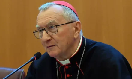Il cardinale Parolin: “Le guerre preventive rischiano di incendiare il mondo”
