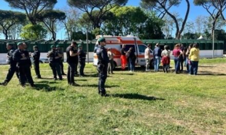 Roma, spari durante il corteo del 25 aprile: fermato un 21enne con l’accusa di tentato omicidio