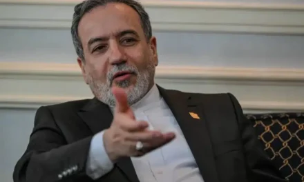 Iran, Araghchi in Russia da Putin: diplomazia in movimento per fermare la guerra