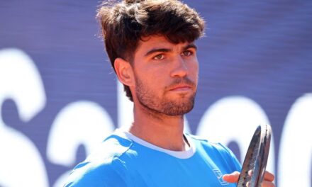 Alcaraz si ritira da Barcellona: infortunio al polso, rischio Madrid