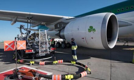 Carburante aereo sotto pressione, ma l’Ue rassicura: nessuna ondata di cancellazioni in vista