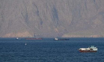 Accordo Iran-Usa ancora in sospeso: Hormuz resta chiuso, ma i negoziati proseguono