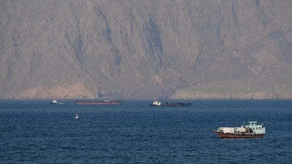 Accordo Iran-Usa ancora in sospeso: Hormuz resta chiuso, ma i negoziati proseguono