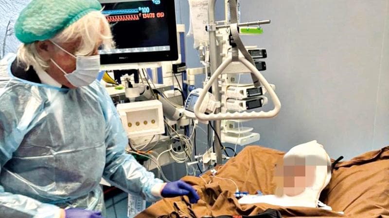 Crans-Montana, la mamma di Kean: “Le ustioni sono gravissime, ma mio figlio vuole vivere”