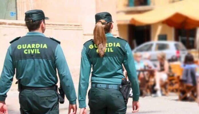 Spagna, Guardia Civil nella sede del Partito socialista: tensioni per il governo Sánchez