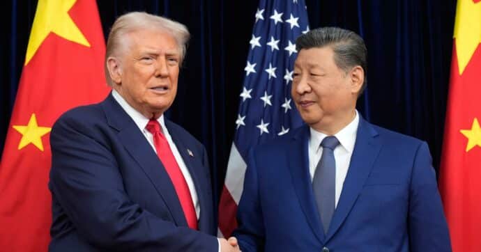 Trump vola in Cina: incontro con Xi Jinping tra tensioni globali e nodo Hormuz