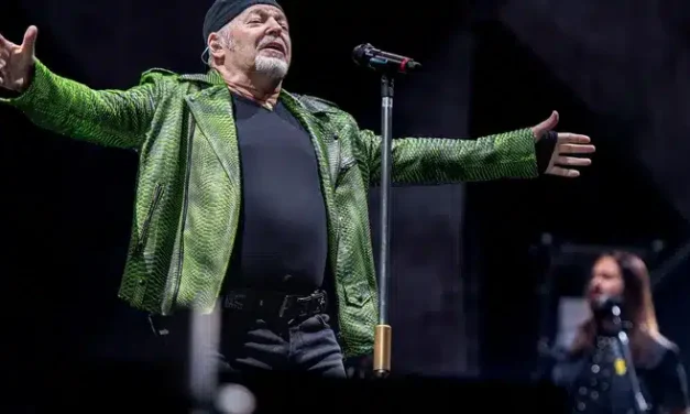 Chiudi   Vasco Rossi: “Mi schiero con le mie canzoni. La musica è contro ogni guerra”
