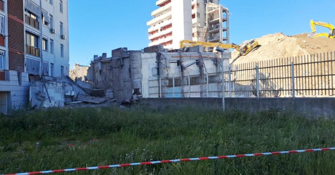 Crolla parte della Vela Rossa a Scampia: evacuate 47 famiglie, nessun ferito