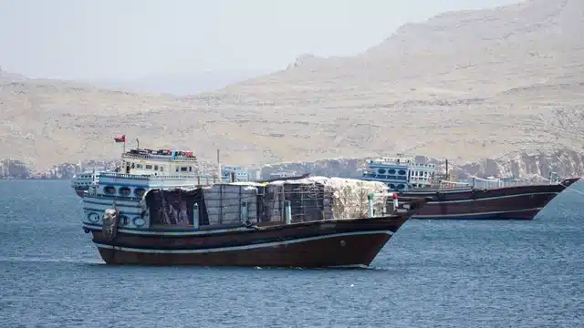 Hormuz: nave attraversa lo Stretto sotto scorta Usa, ma per l’Iran è un’operazione “senza sbocco”